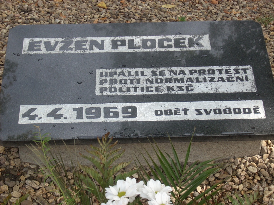 Storia degli “altri” Jan Palach, torce umane per la libertà