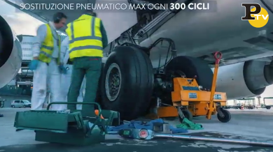 Fiumicino: il ‘pit stop’ di un aereo Alitalia da 382 posti | video