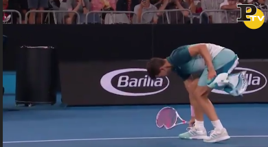 Australian Open 2019: Thiem non prende bene l’eliminazione e disintegra la racchetta | video