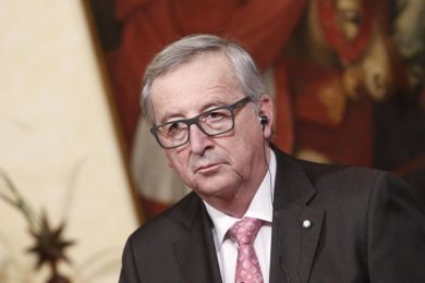 Juncker, retromarcia sull’austerità. Terrore elettorale a Bruxelles