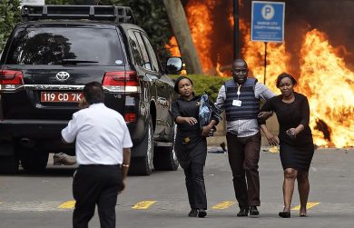 Nairobi, attacco di terroristi in hotel. 7 morti | video