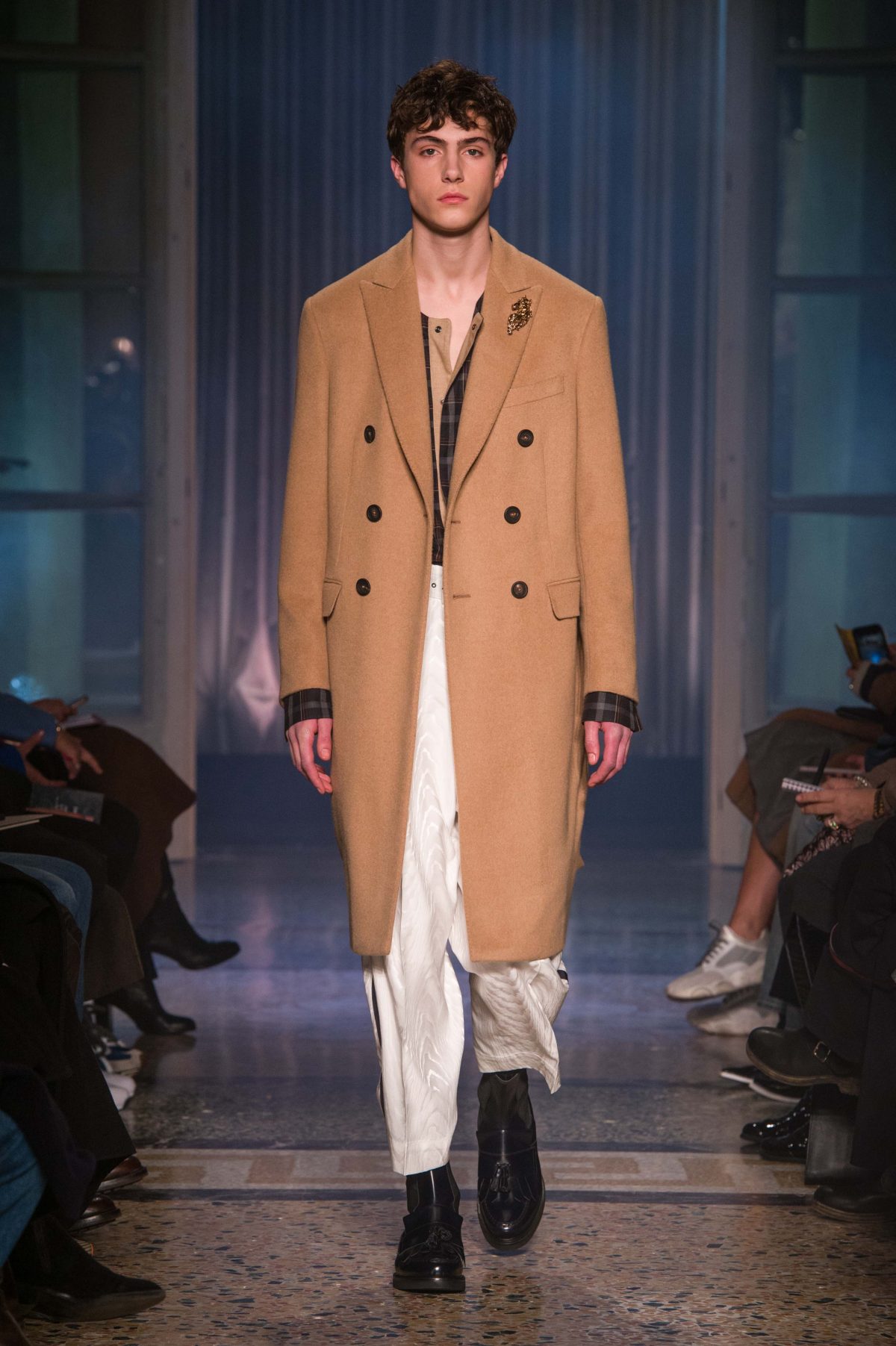 Galleria foto 'N.21 dice basta allo streetstyle, Pal Zileri opta per il romanticismo' - foto 2