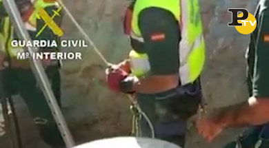 Malaga: bimbo di 2 anni cade in un pozzo profondo 110 metri | video