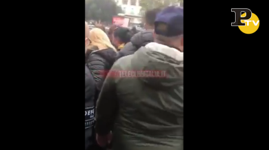 Napoli: rissa al funerale fra i parenti del morto | video