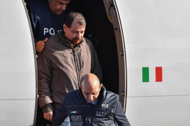 Cesare Battisti arrivato in Italia | video