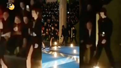 Prada, la sfilata a Milano per la moda Uomo Inverno 2019/20 | video