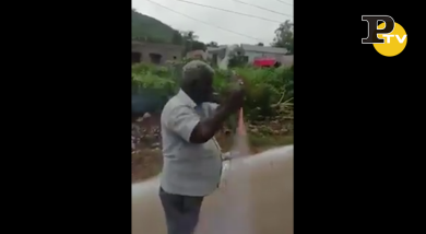 Accende fuochi d’artificio che ha in mano con la sigaretta | video