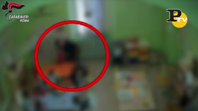 Castelli Romani, tre maestre picchiano bimbi dell’asilo | video