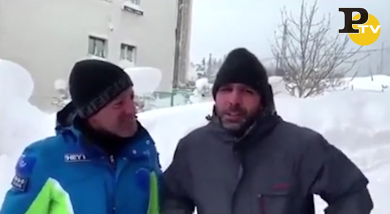 Checco Zalone nella neve a Roccaraso: ‘Il sindaco è leghista, non verrò mai più’ | video
