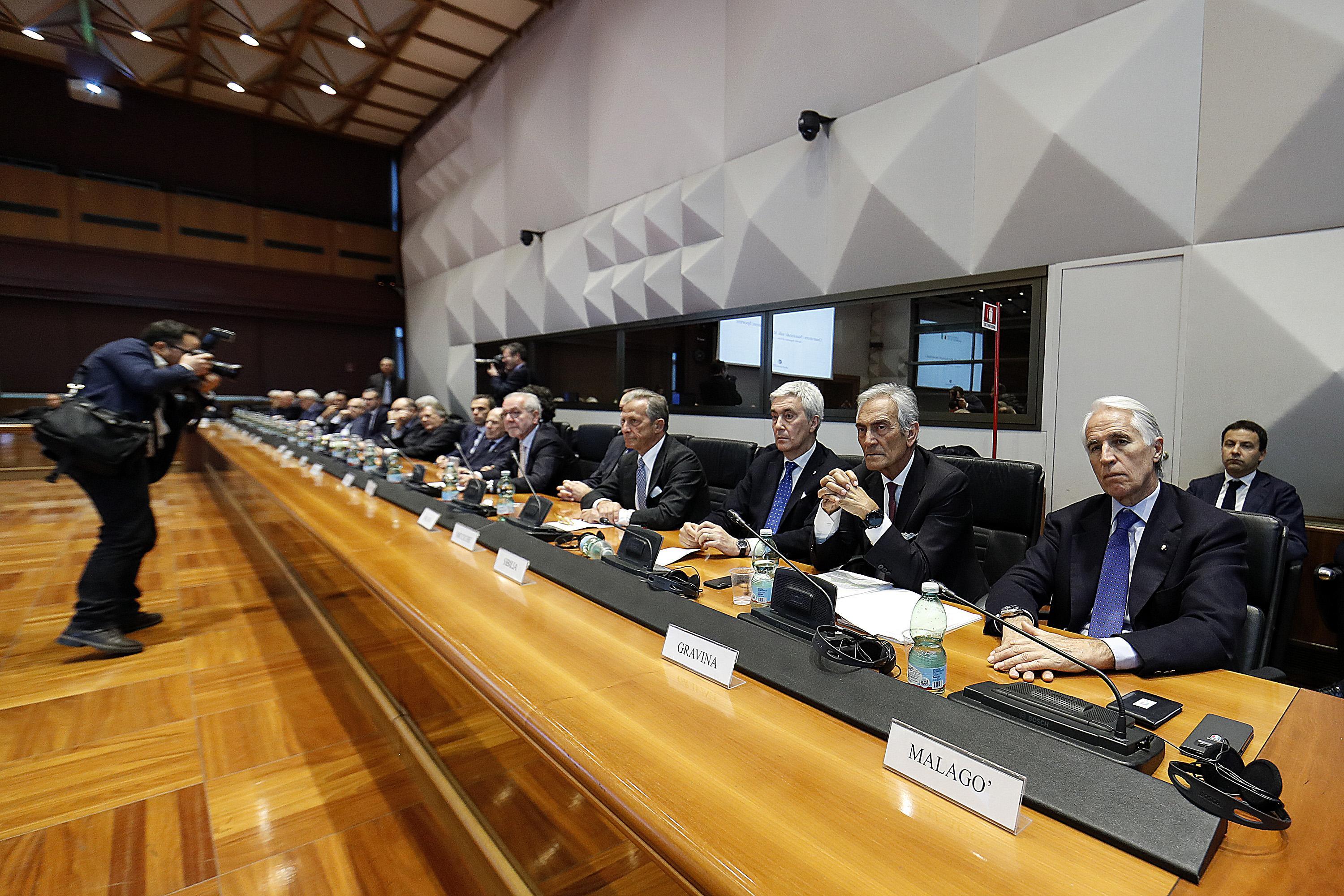 Violenza e razzismo negli stadi: come saranno le nuove norme