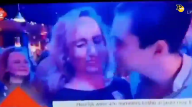 Cerca di baciare una ragazza e lei rifiuta in diretta tv