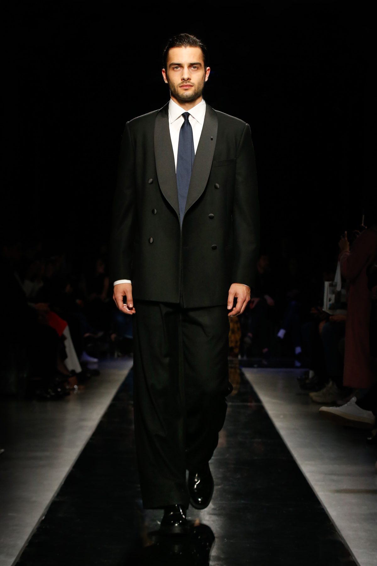 Galleria foto 'Per la MFW, Armani regala una Rapsodia in Blu' - foto 10