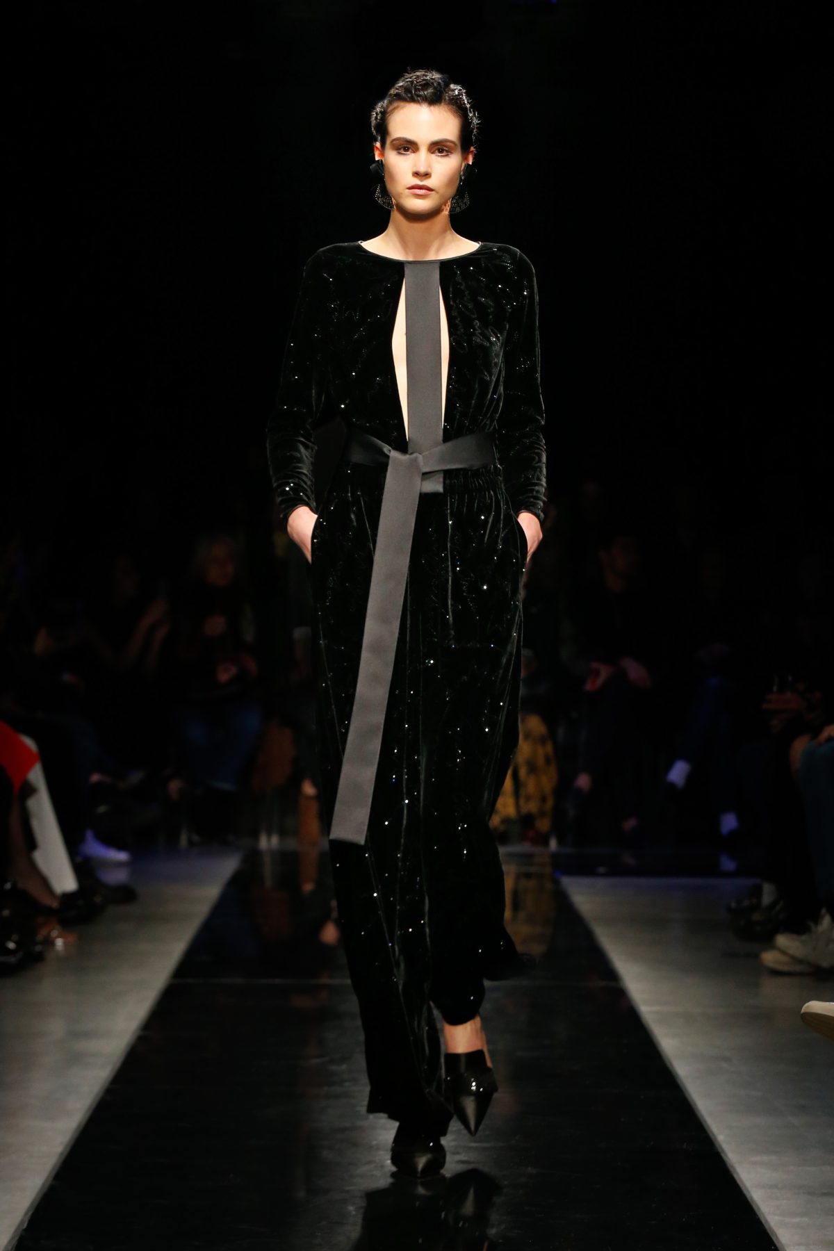 Galleria foto 'Per la MFW, Armani regala una Rapsodia in Blu' - foto 8