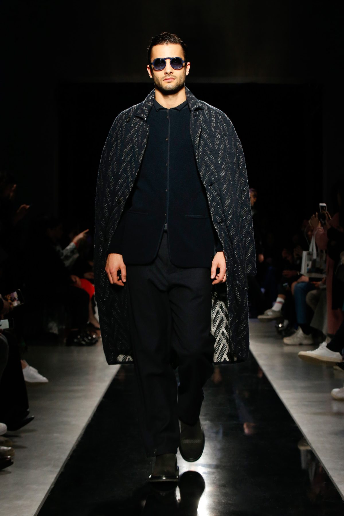 Galleria foto 'Per la MFW, Armani regala una Rapsodia in Blu' - foto 5