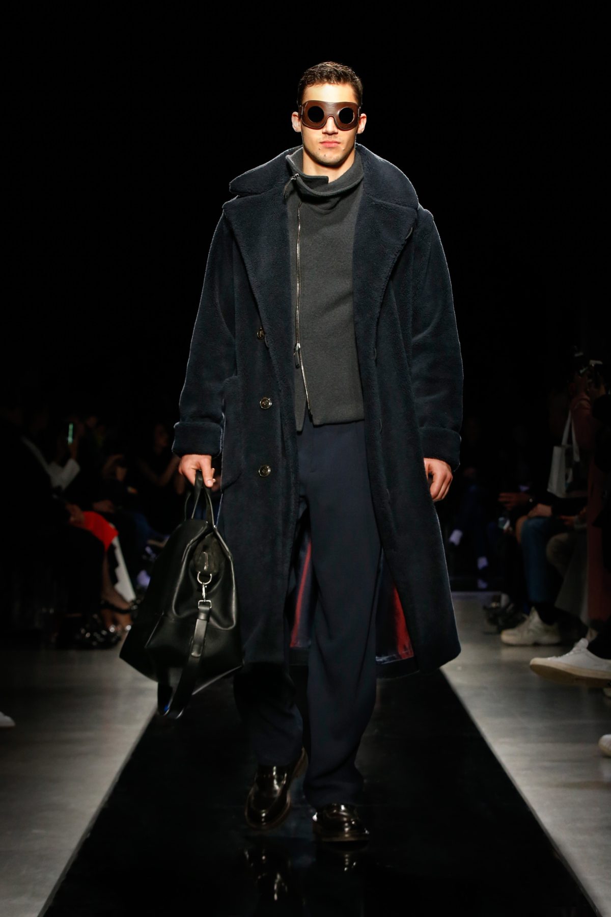 Galleria foto 'Per la MFW, Armani regala una Rapsodia in Blu' - foto 3