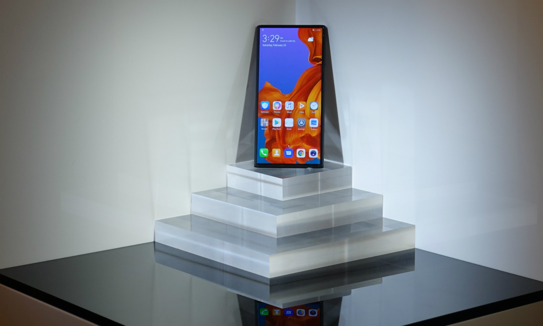 Huawei risponde a Samsung con il Mate X, telefono pieghevole con il 5G Huawei risponde a Samsung con il Mate X, telefono pieghevole con il 5G