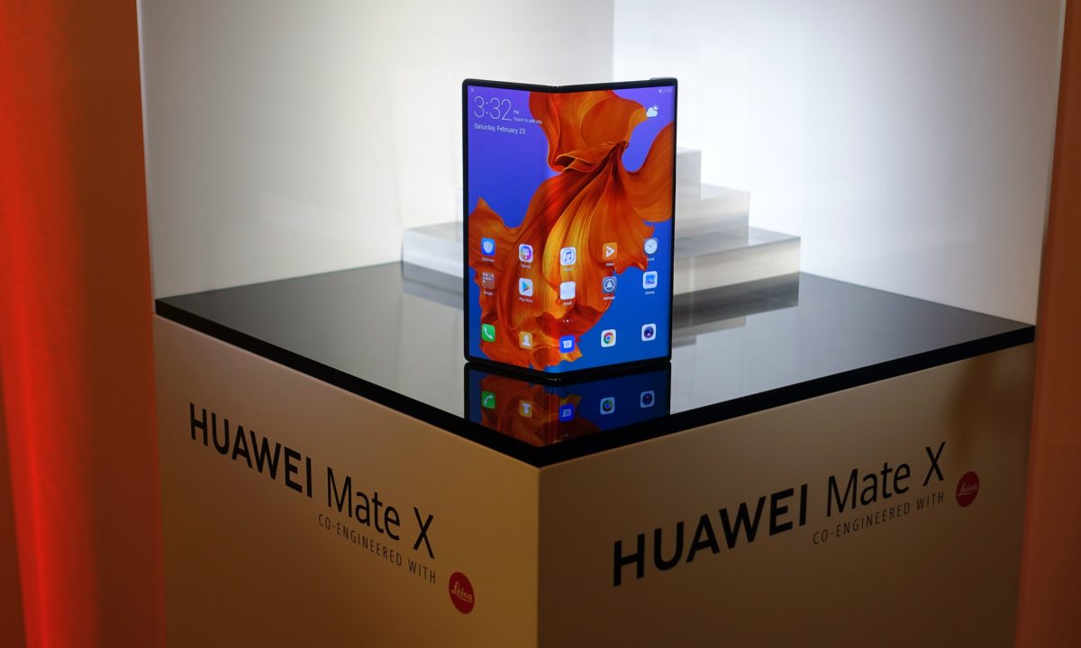 Galleria foto 'Huawei risponde a Samsung con il Mate X, telefono pieghevole con il 5G' - foto 4