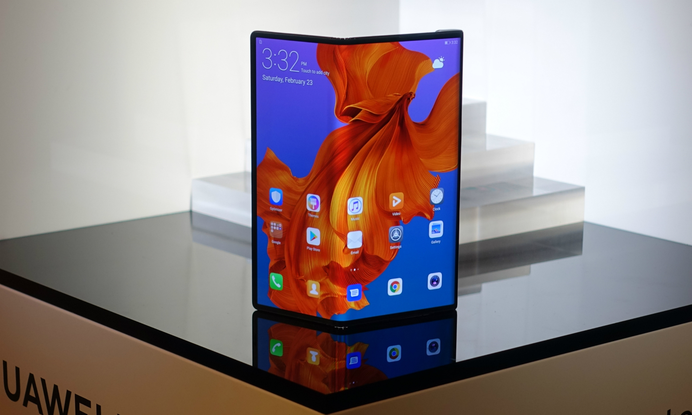 Huawei risponde a Samsung con il Mate X, telefono pieghevole con il 5G Huawei risponde a Samsung con il Mate X, telefono pieghevole con il 5G
