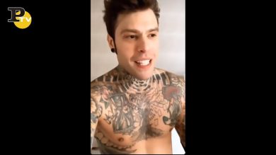 Fedez chiede un selfie a Obama ma lui rifiuta, le reazioni sui social