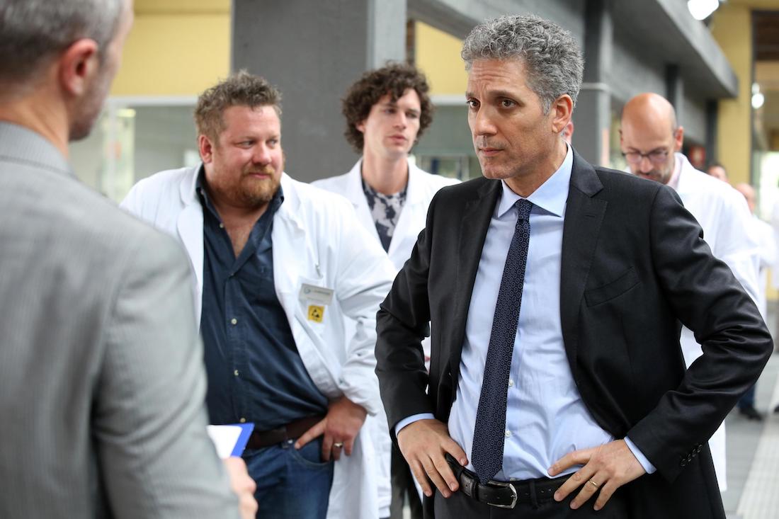 Il mondo sulle spalle: il film tv con Beppe Fiorello Il mondo sulle spalle: il film tv con Beppe Fiorello