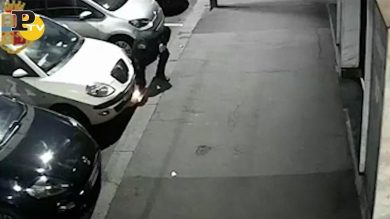 Torino, datore di lavoro incendia l’auto dell’ex dipendente