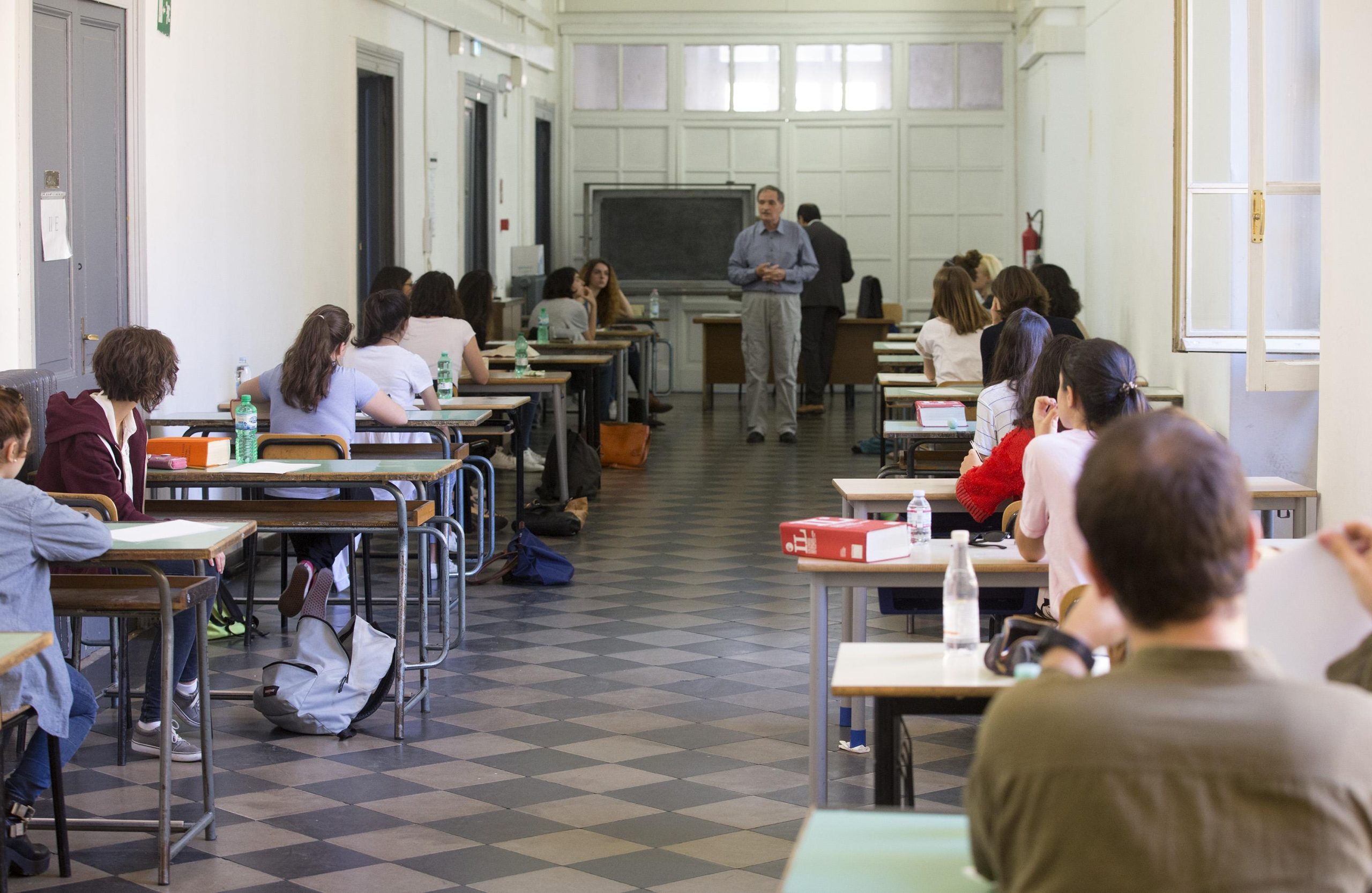 Da Lugano a Pomigliano d’Arco, per fare la maturità (a buon mercato)