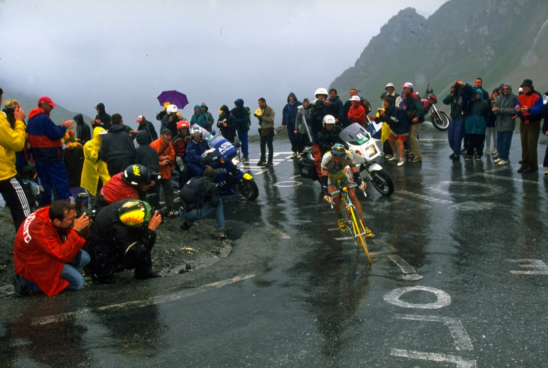 Marco Pantani: 15 anni fa moriva il “Pirata”. La storia e le foto