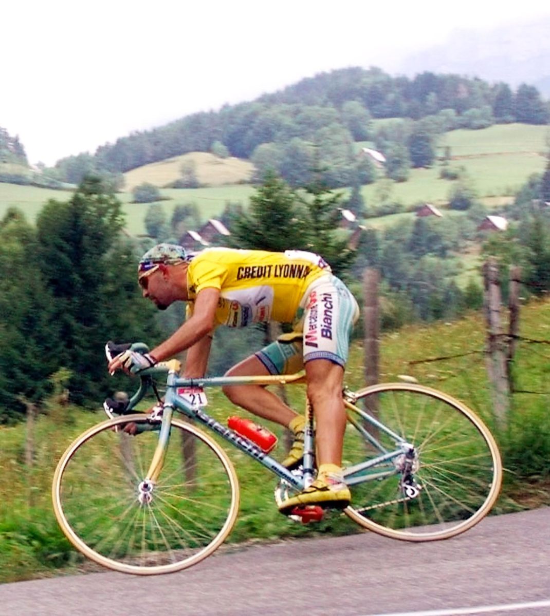 Marco Pantani: 15 anni fa moriva il “Pirata”. La storia e le foto