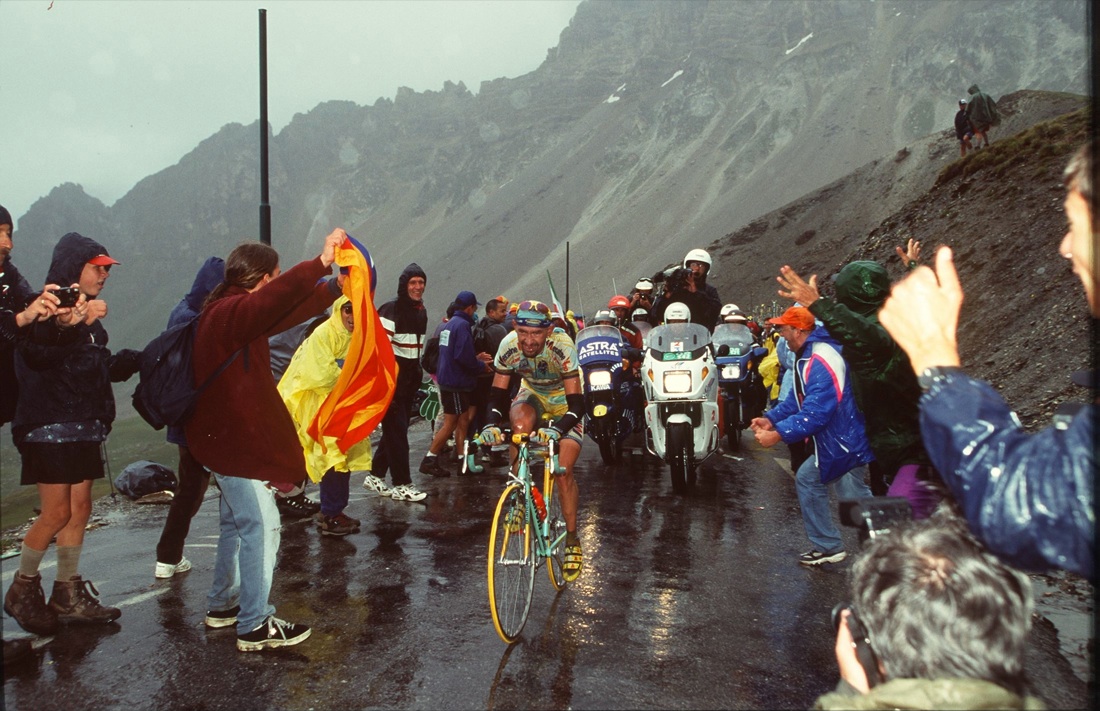 Marco Pantani: 15 anni fa moriva il “Pirata”. La storia e le foto