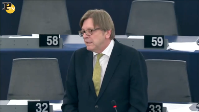 Verhofstadt: “Conte burattino di Salvini e Di Maio” | video