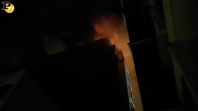 Parigi: incendio in un palazzo. Morti e feriti | video