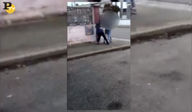 Bullismo, giovani aggrediti. Il video delle botte