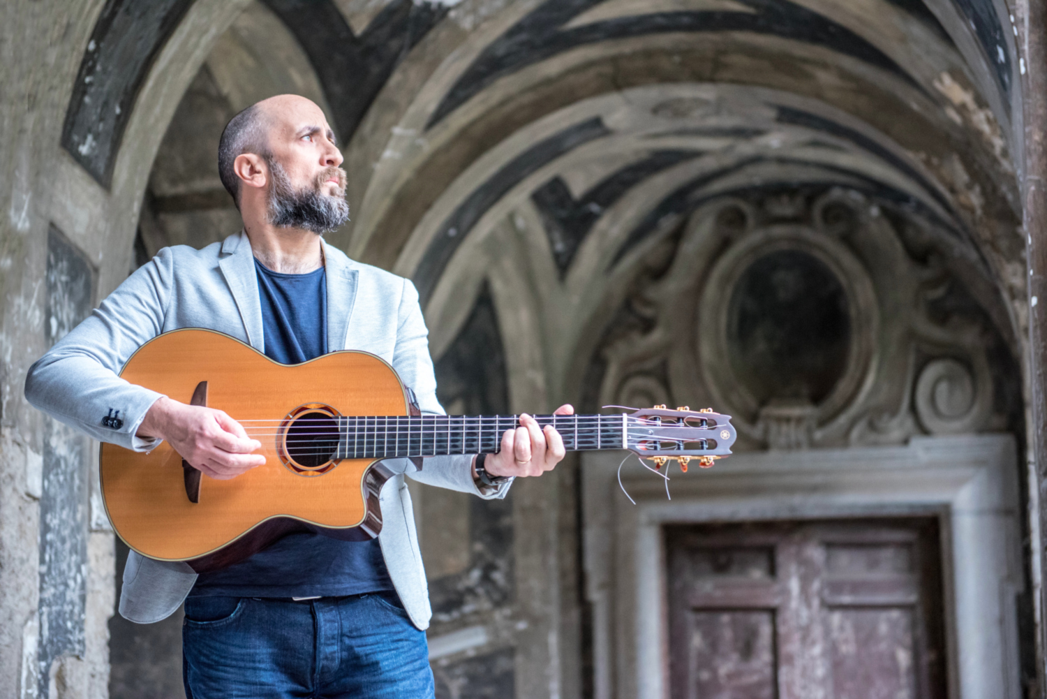 Joe Barbieri: l’urgenza di un abbraccio analogico nell’era della musica digitale Joe Barbieri: l’urgenza di un abbraccio analogico nell’era della musica digitale