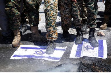 40 anni fa l’ingresso di Khomeini a Teheran: storia e foto