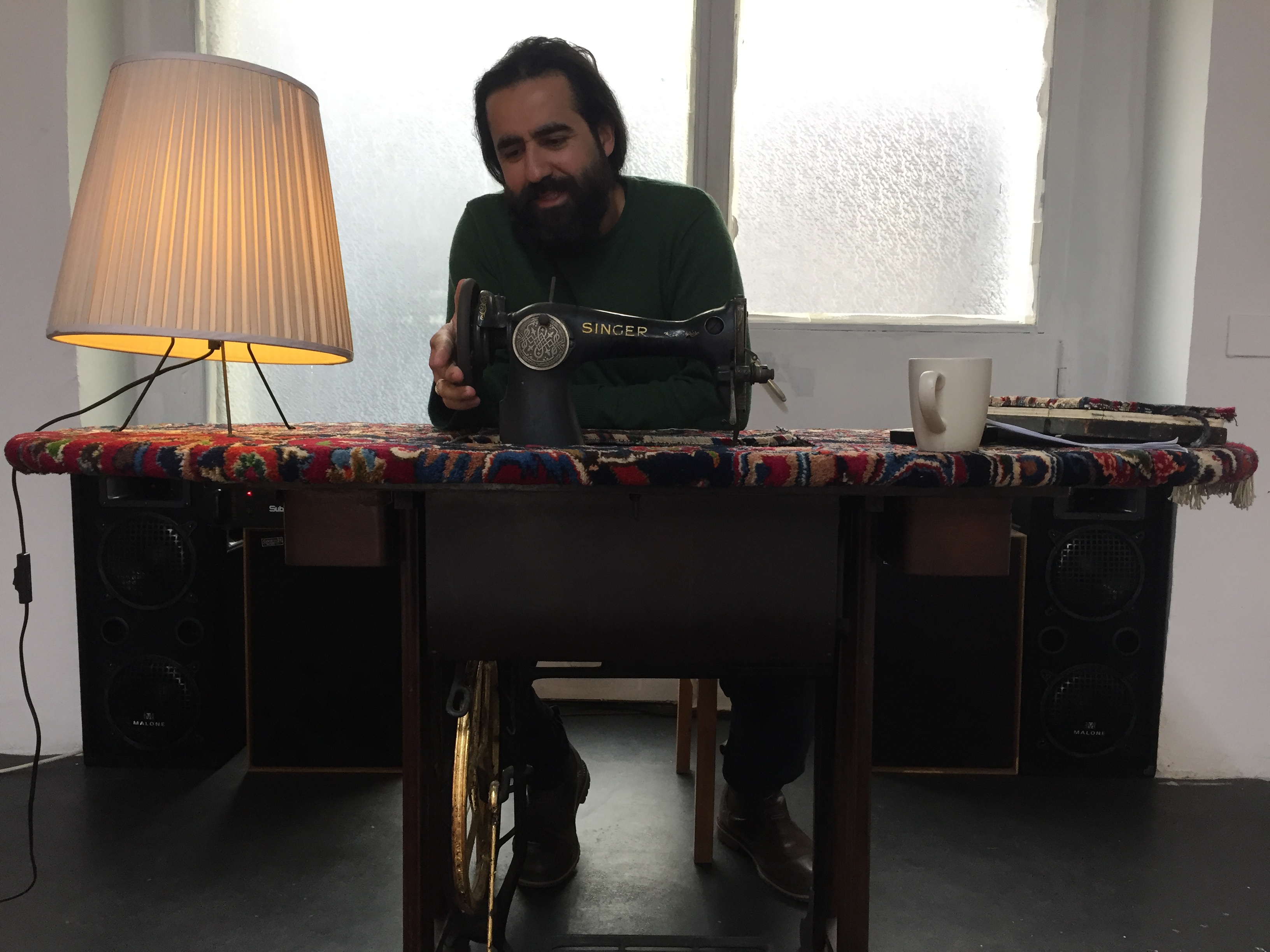 In volo su un tappeto persiano con Mahmoud Saleh Mohammadi, portatore di luce