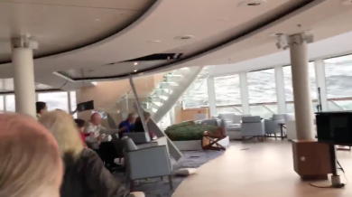 Nave da crociera in avaria. Panico a bordo | video