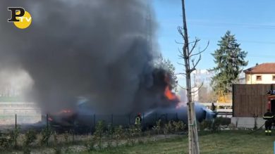 Incidente in A21 a Piacenza, tir si ribalta e prende fuoco