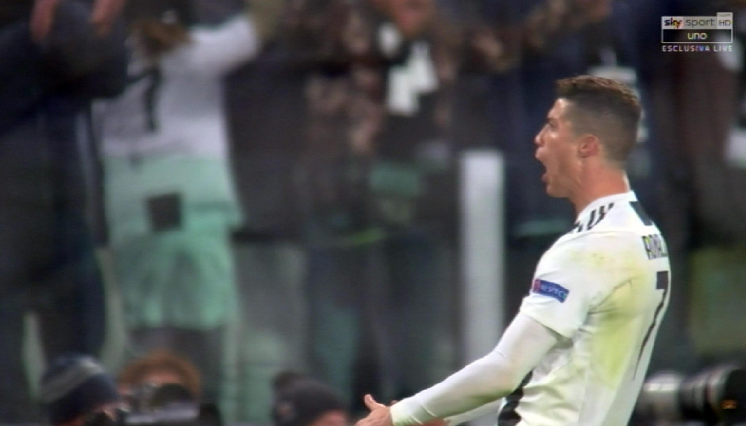L’Uefa apre un’inchiesta sul gesto di Ronaldo (ma non sarà squalificato)