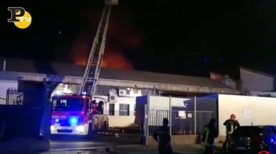 Torino, incendio in un capannone di Via Giulio Natta
