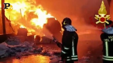 Perugia, Ponte San Giovanni, incendio in un capannone