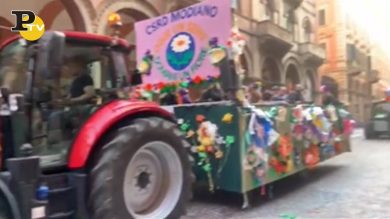 Bologna, gravissimo il bambino scivolato dal carro di carnevale
