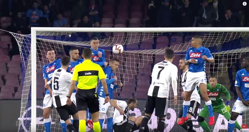 Napoli-Juventus e il giallo del gol di Pjanic: era fuorigioco? Napoli-Juventus e il giallo del gol di Pjanic: era fuorigioco?