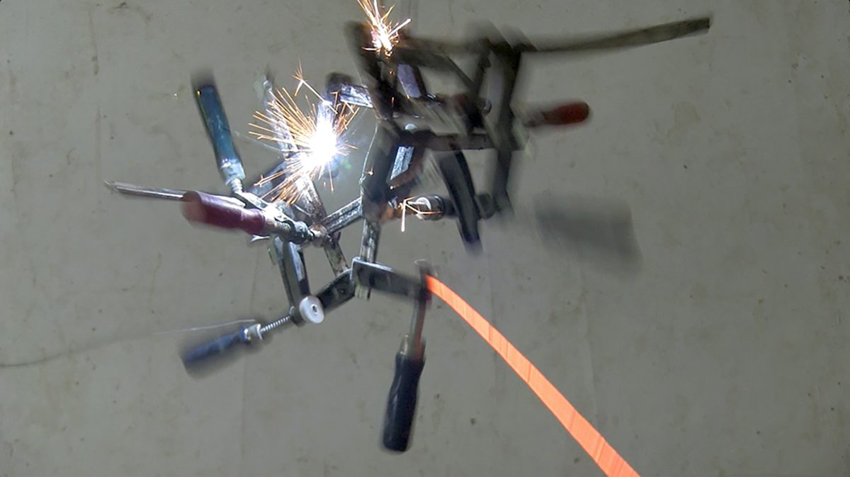 Galleria foto 'Chi ha spaccato i piatti Fornasetti? Intervista all’artista Carlo Dell’Acqua' - foto 16