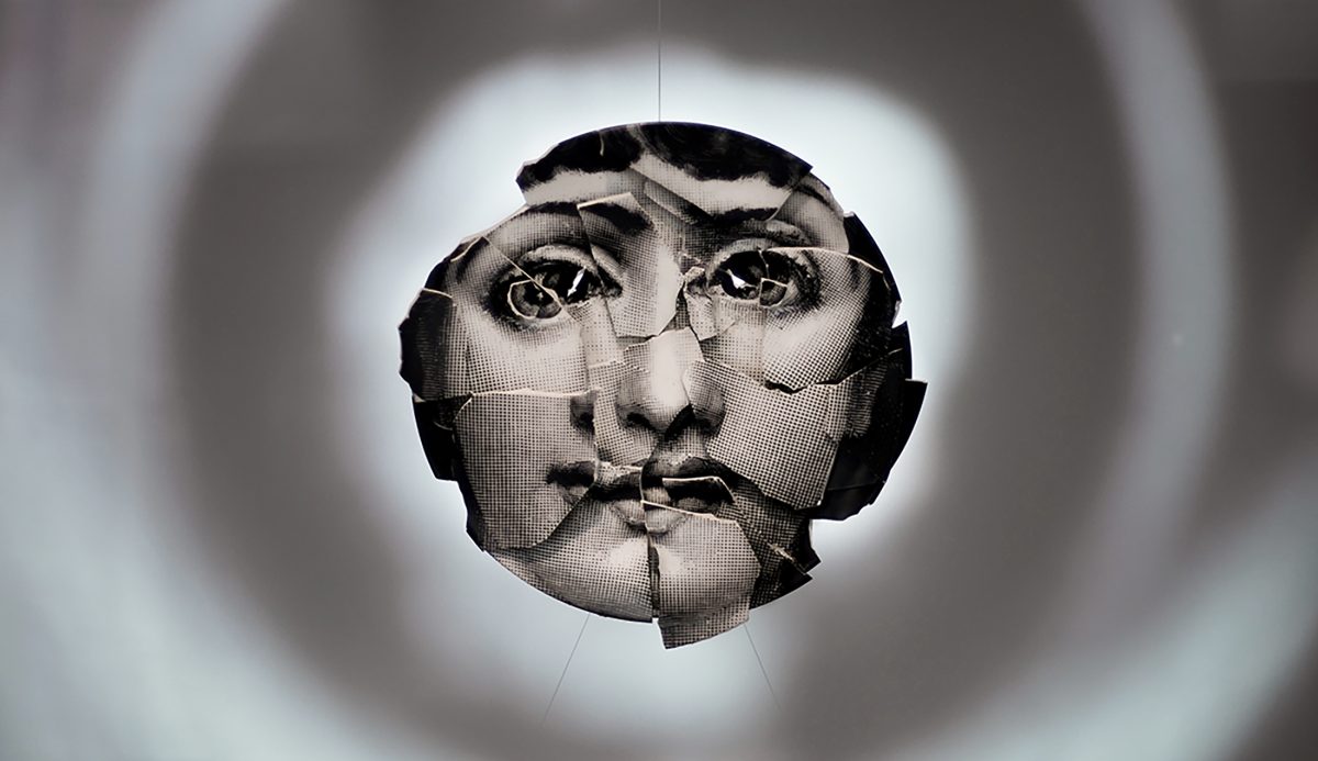 Galleria foto 'Chi ha spaccato i piatti Fornasetti? Intervista all’artista Carlo Dell’Acqua' - foto 12