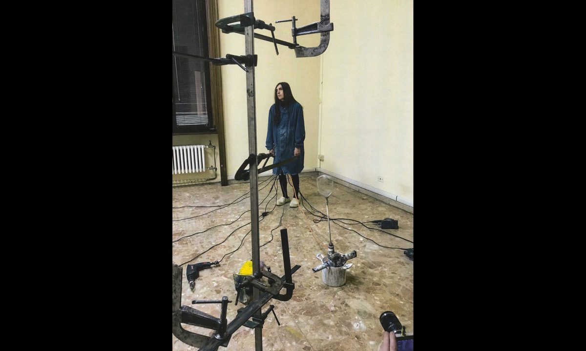 Galleria foto 'Chi ha spaccato i piatti Fornasetti? Intervista all’artista Carlo Dell’Acqua' - foto 5