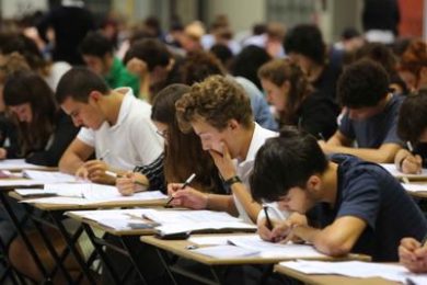 Gli studenti stressati dal troppo studio