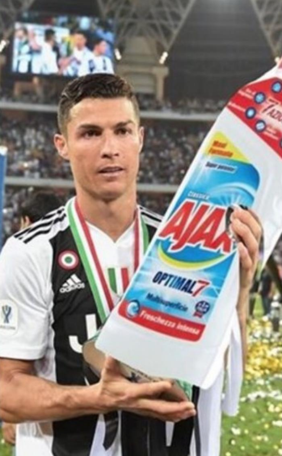 Juventus eliminata, i meme e gli sfottò su internet Juventus eliminata, i meme e gli sfottò su internet