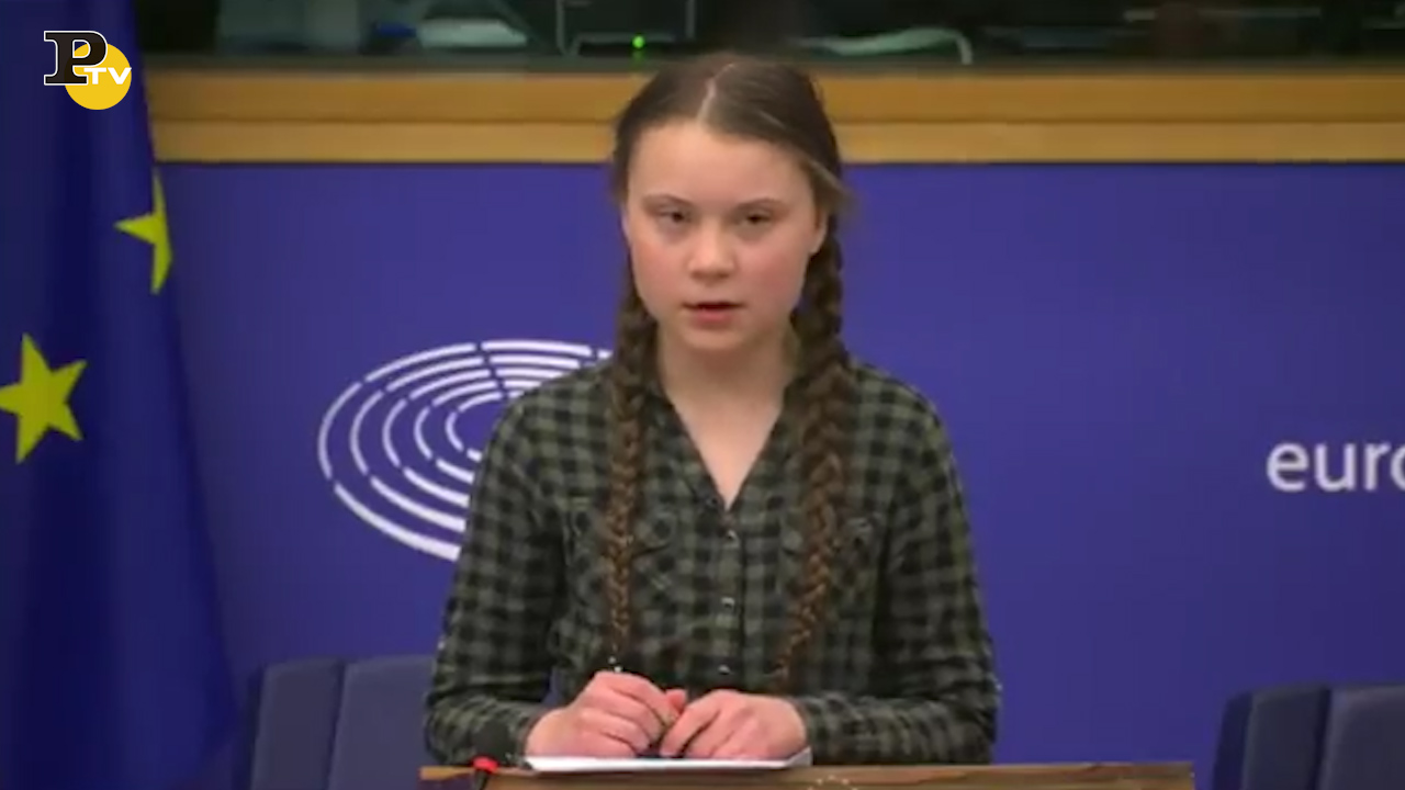 Greta Thunberg commenta l’incendio di Notre Dame a Strasburgo Greta Thunberg commenta l’incendio di Notre Dame a Strasburgo