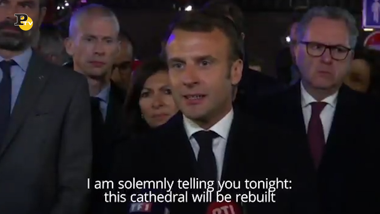 Parigi, Macron annuncia: “ricostruiremo Notre-Dame” Parigi, Macron annuncia: “ricostruiremo Notre-Dame”