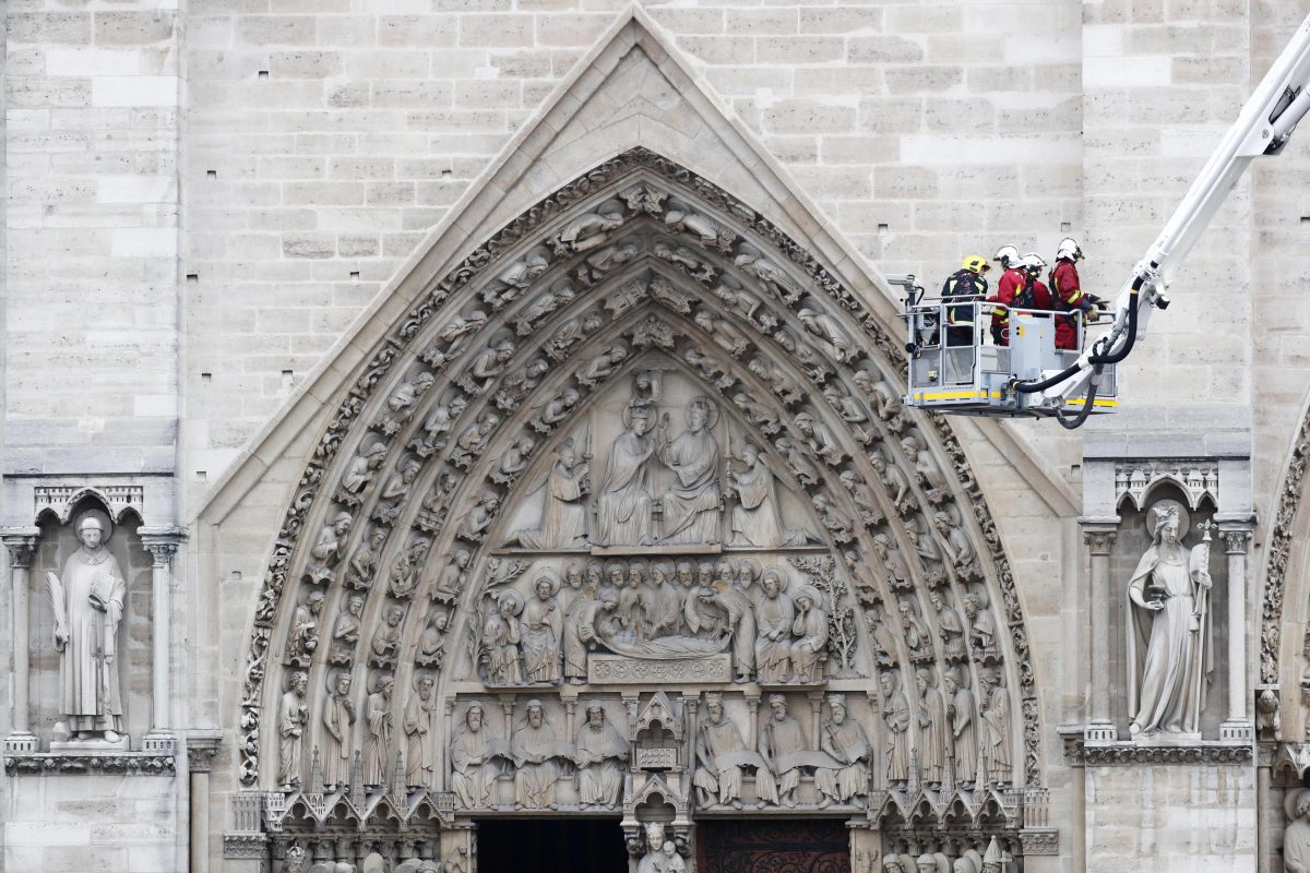 Galleria foto 'Incendio Notre Dame: le ultime news e le cause' - foto 12